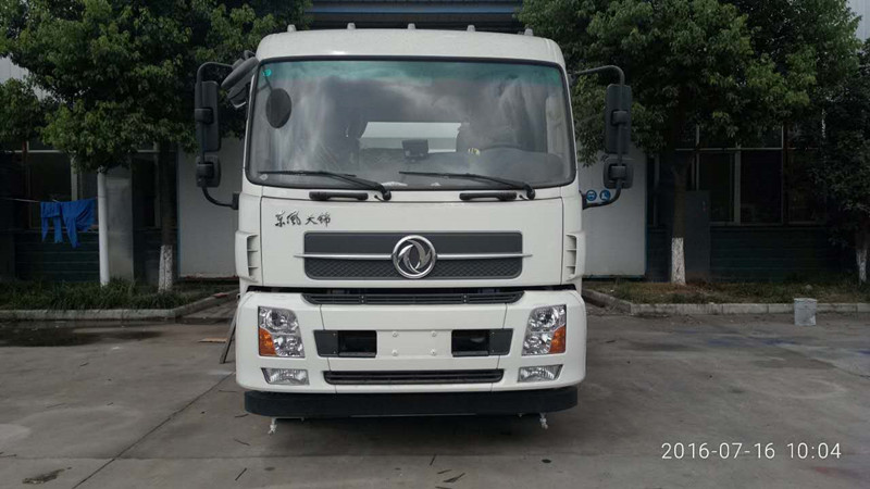 東風天錦洗掃車-東風天